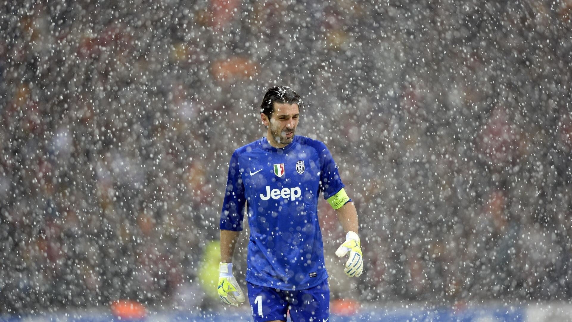 开云平台-穿越火线 赛季中期战况白热化，穿越火线比赛服最新白名单